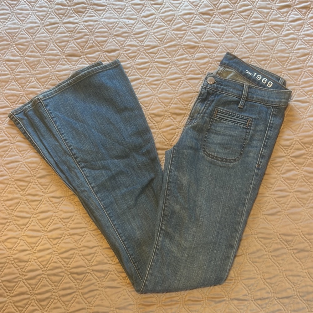 Gap 1969 flare bell bottom jeans